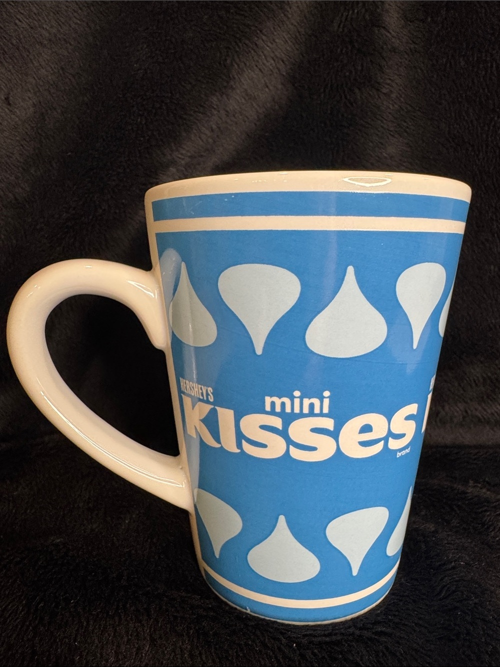 Hershey's Mini Kisses Mug/Cup Hot Chocolate/Coffee/Tea Blue & White by Galerie - Picture 3 of 7